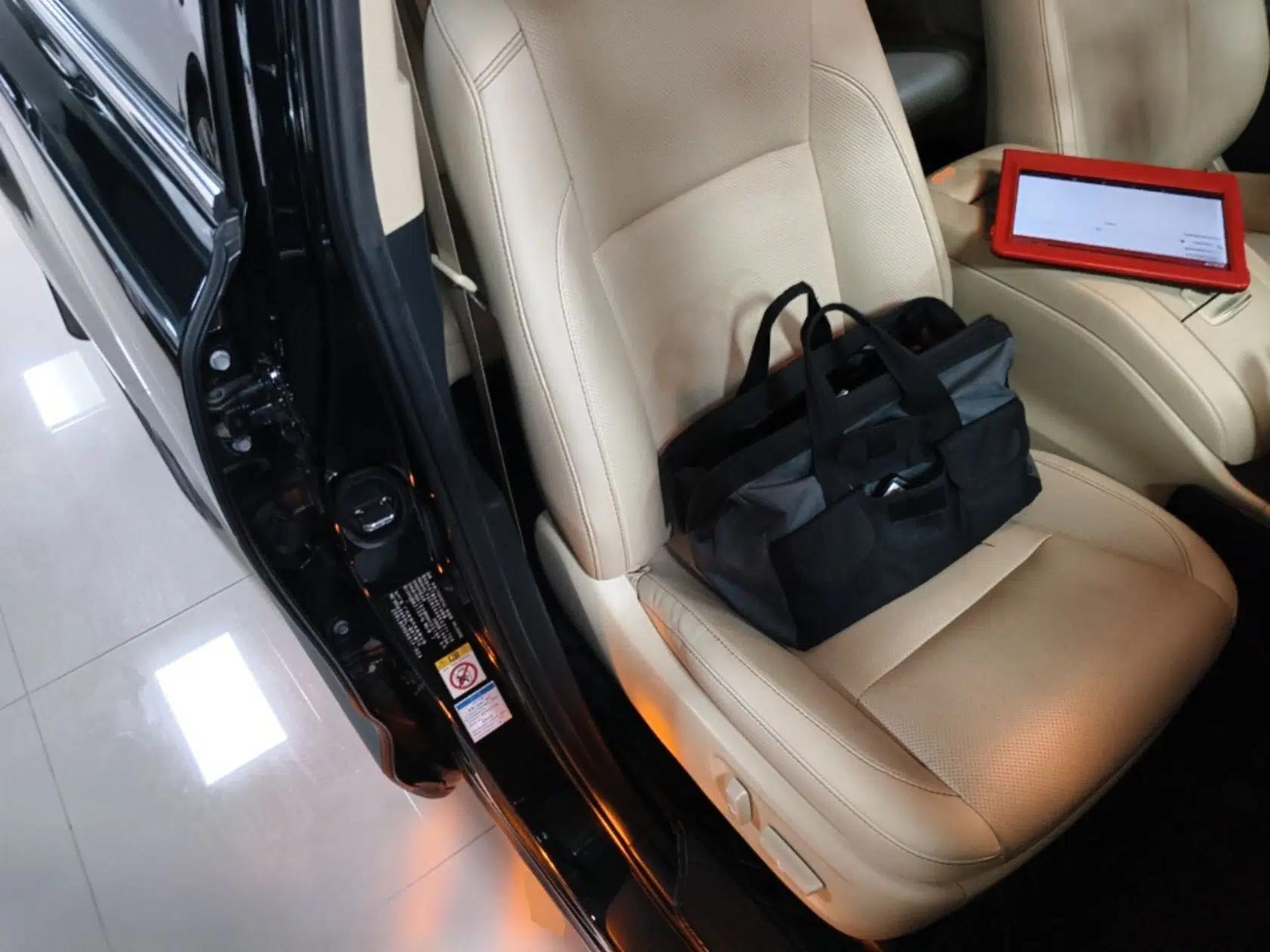 Used Toyota Highlander 2018 2.0T Four-Wheel Drive Luxury Version 7 Seats China VI Standard — миниатюра 19