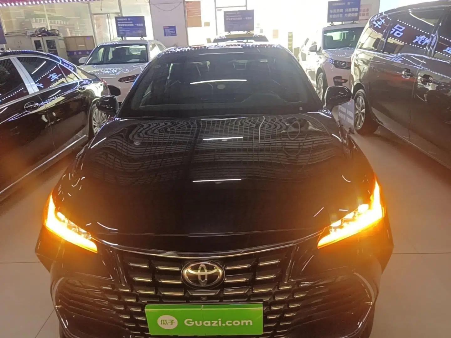 Used Toyota Avalon 2023 2.0L XLE Deluxe Edition — миниатюра 2