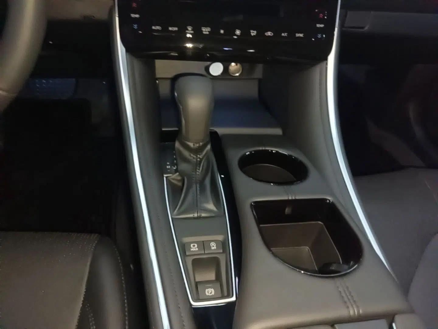 Used Toyota Avalon 2023 2.0L XLE Deluxe Edition — миниатюра 23