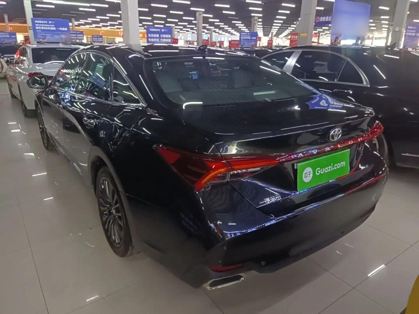 Used Toyota Avalon 2023 2.0L XLE Deluxe Edition — миниатюра 4