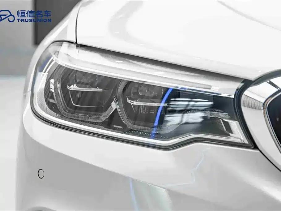 2020 BMW 5 Series 530Li Leading Edition M Sport Package — миниатюра 10