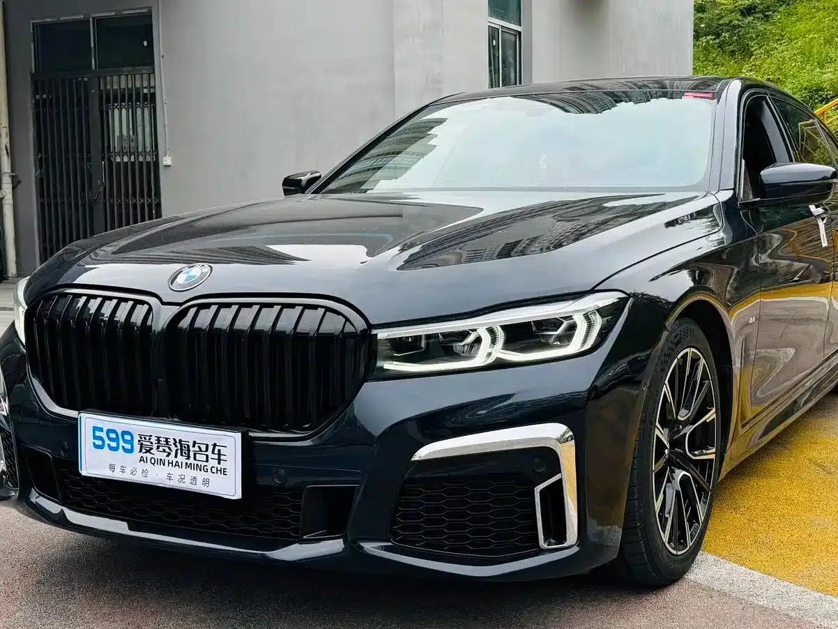 2021 BMW 7 Series 730Li M Sport Package — миниатюра 1
