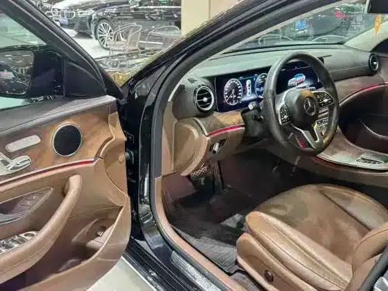Mercedes-Benz E-Class 2020 Facelift E 300 L Fashion Model — миниатюра 4