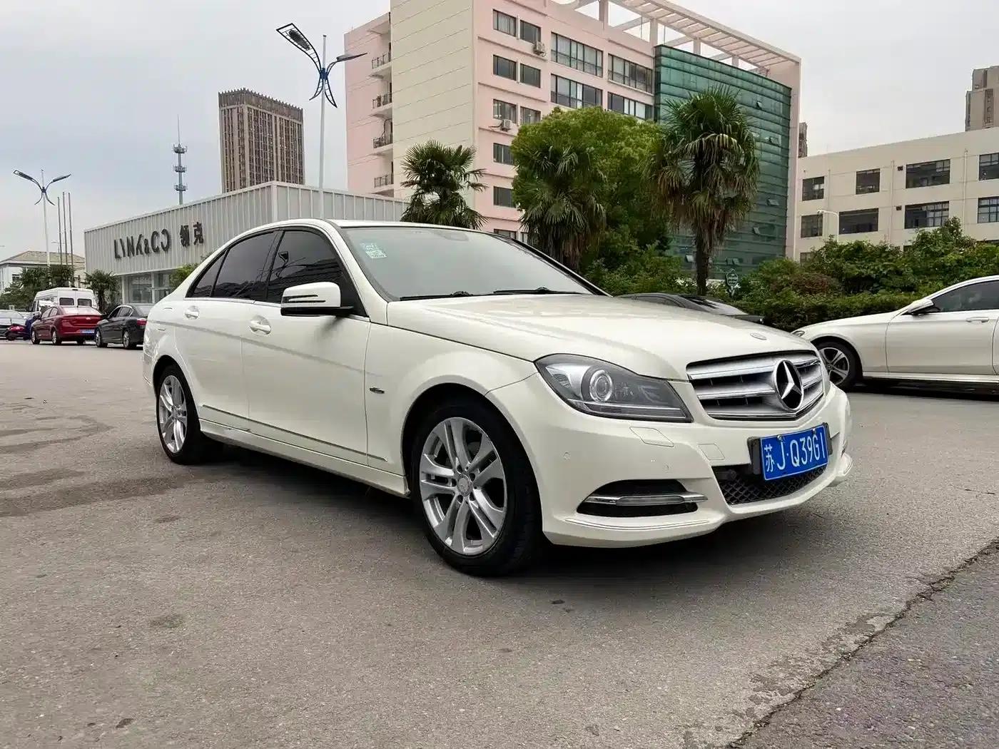 Mercedes-Benz C-Class 2011 C 200 CGI Fashion Model — миниатюра 3