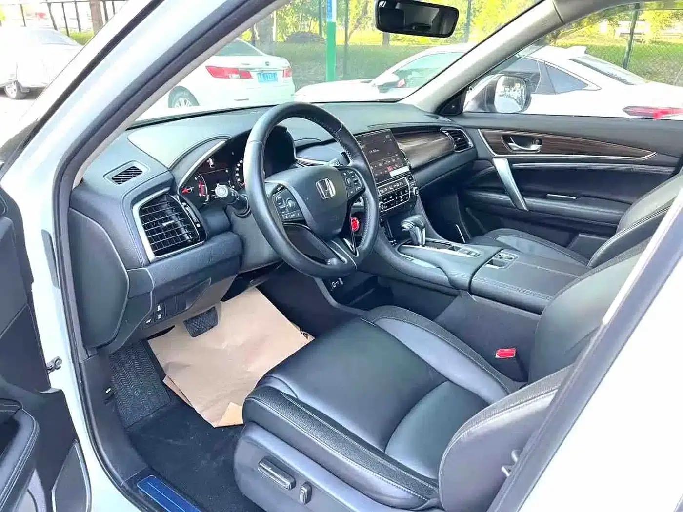 2017 Honda Avancier 240TURBO 2WD Premium Edition — миниатюра 6