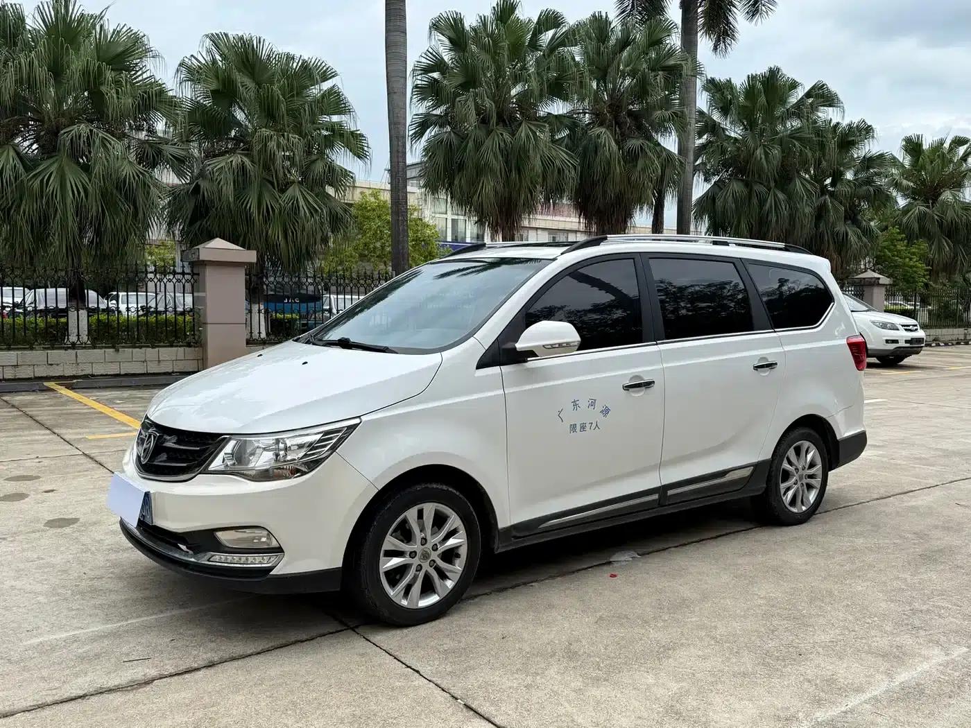 Baojun 730 2016 1.5L Manual Deluxe 7-Seater — миниатюра 1