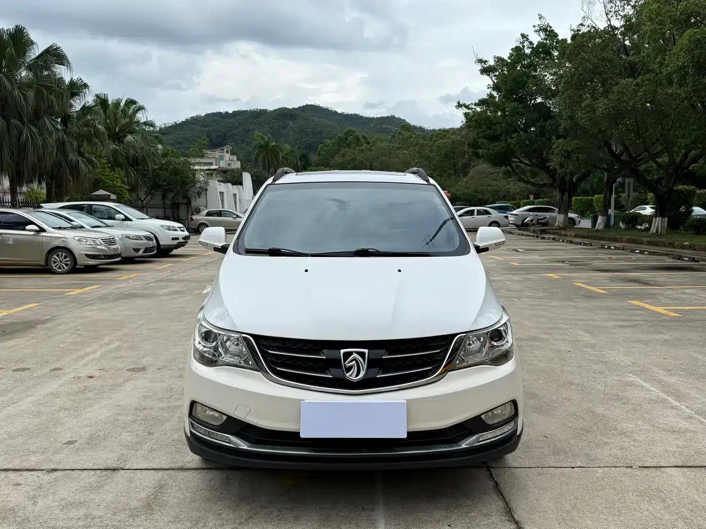Baojun 730 2016 1.5L Manual Deluxe 7-Seater — миниатюра 2