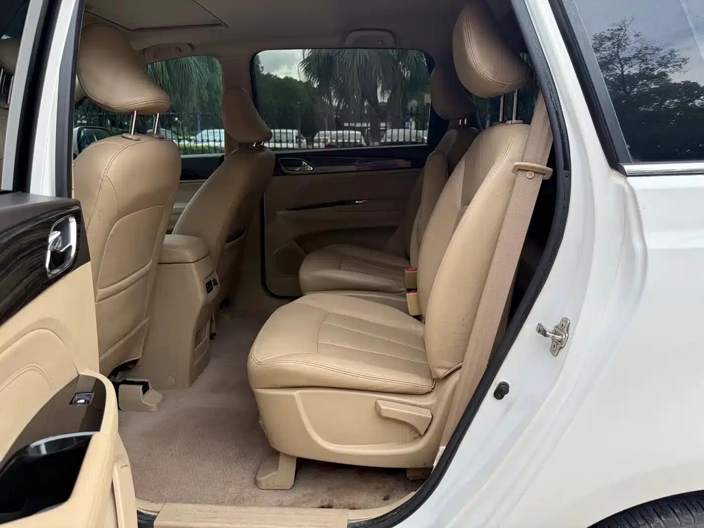 Baojun 730 2016 1.5L Manual Deluxe 7-Seater — миниатюра 5