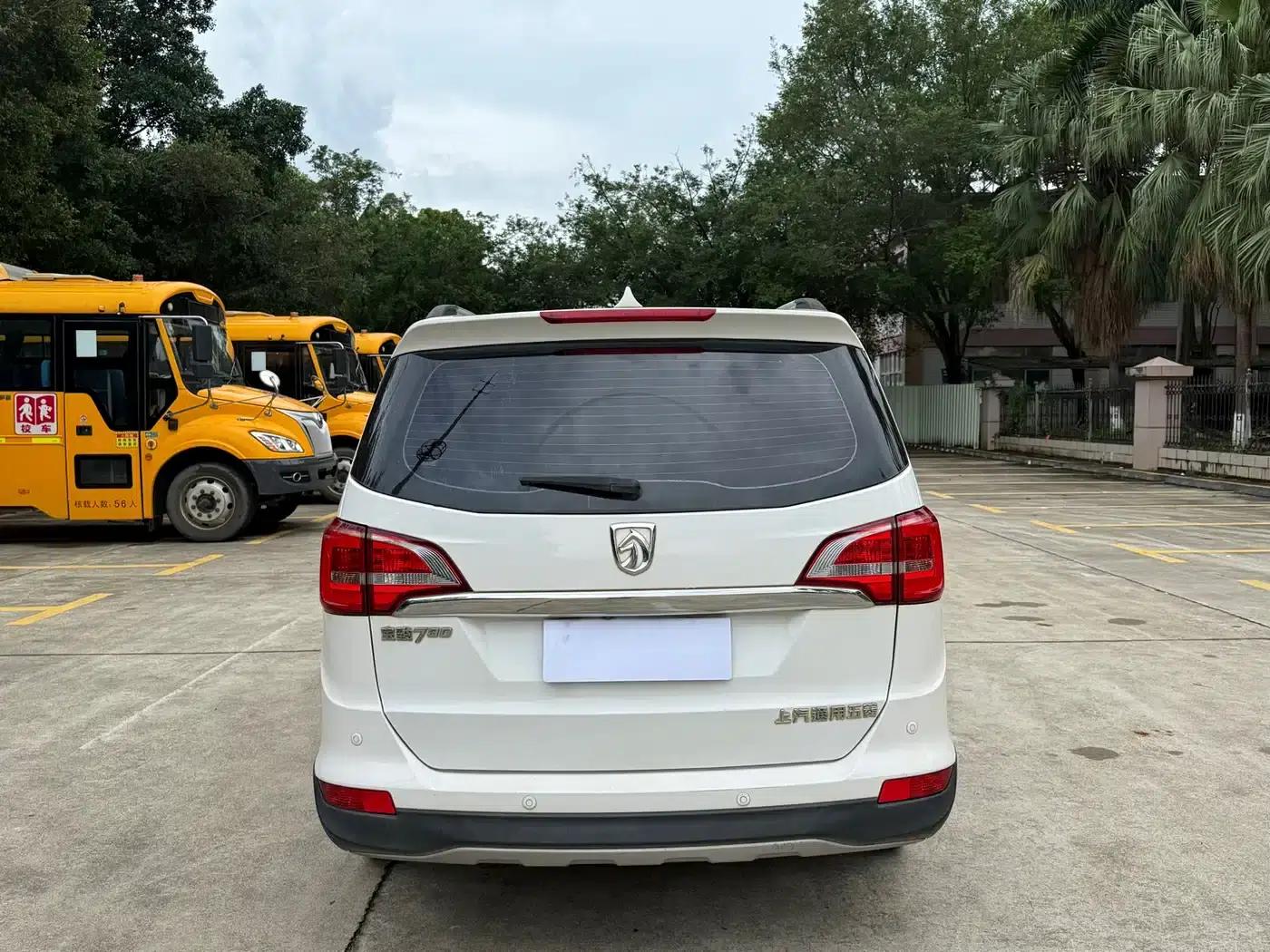 Baojun 730 2016 1.5L Manual Deluxe 7-Seater — миниатюра 8