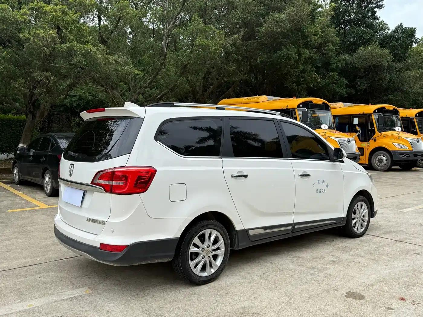 Baojun 730 2016 1.5L Manual Deluxe 7-Seater — миниатюра 9