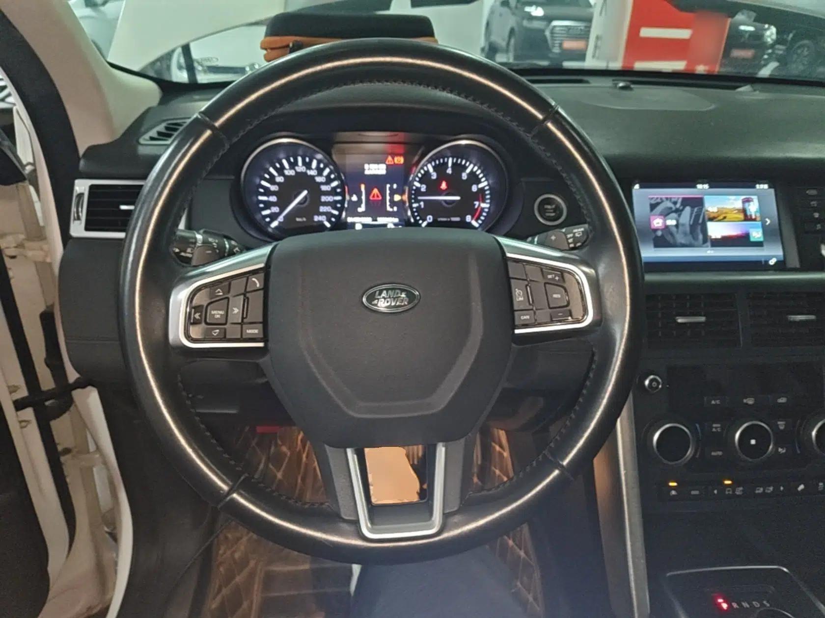 Used Land Rover Discovery Sport 2016 2.0T SE — миниатюра 13