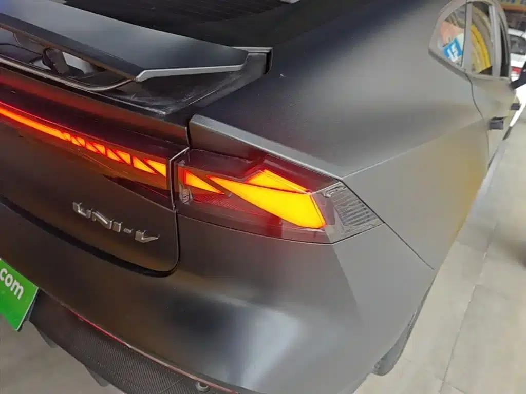 Changan UNI-V 2022 1.5T Premium Edition — миниатюра 8