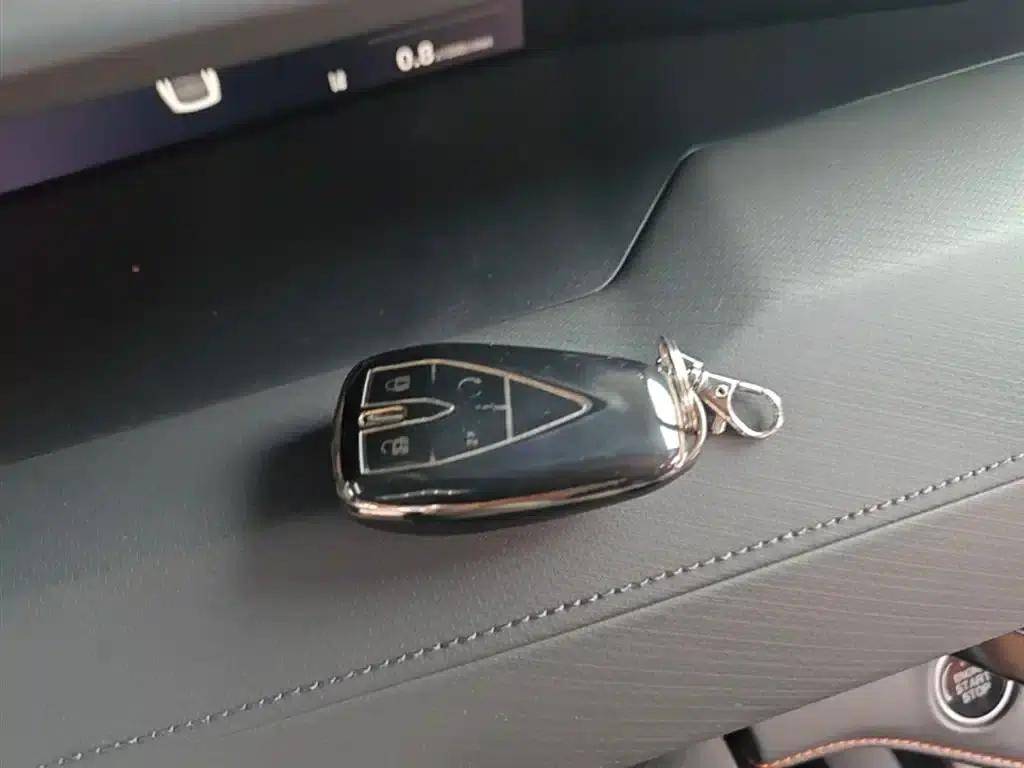 Changan UNI-V 2022 1.5T Premium Edition — миниатюра 9