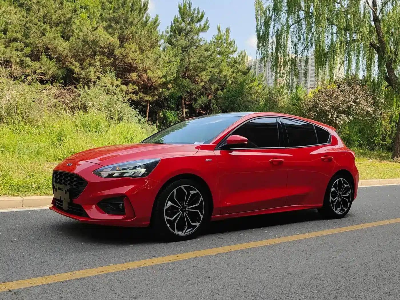 2020 Ford Focus Hatchback EcoBoost 180 Automatic ST Line — миниатюра 1
