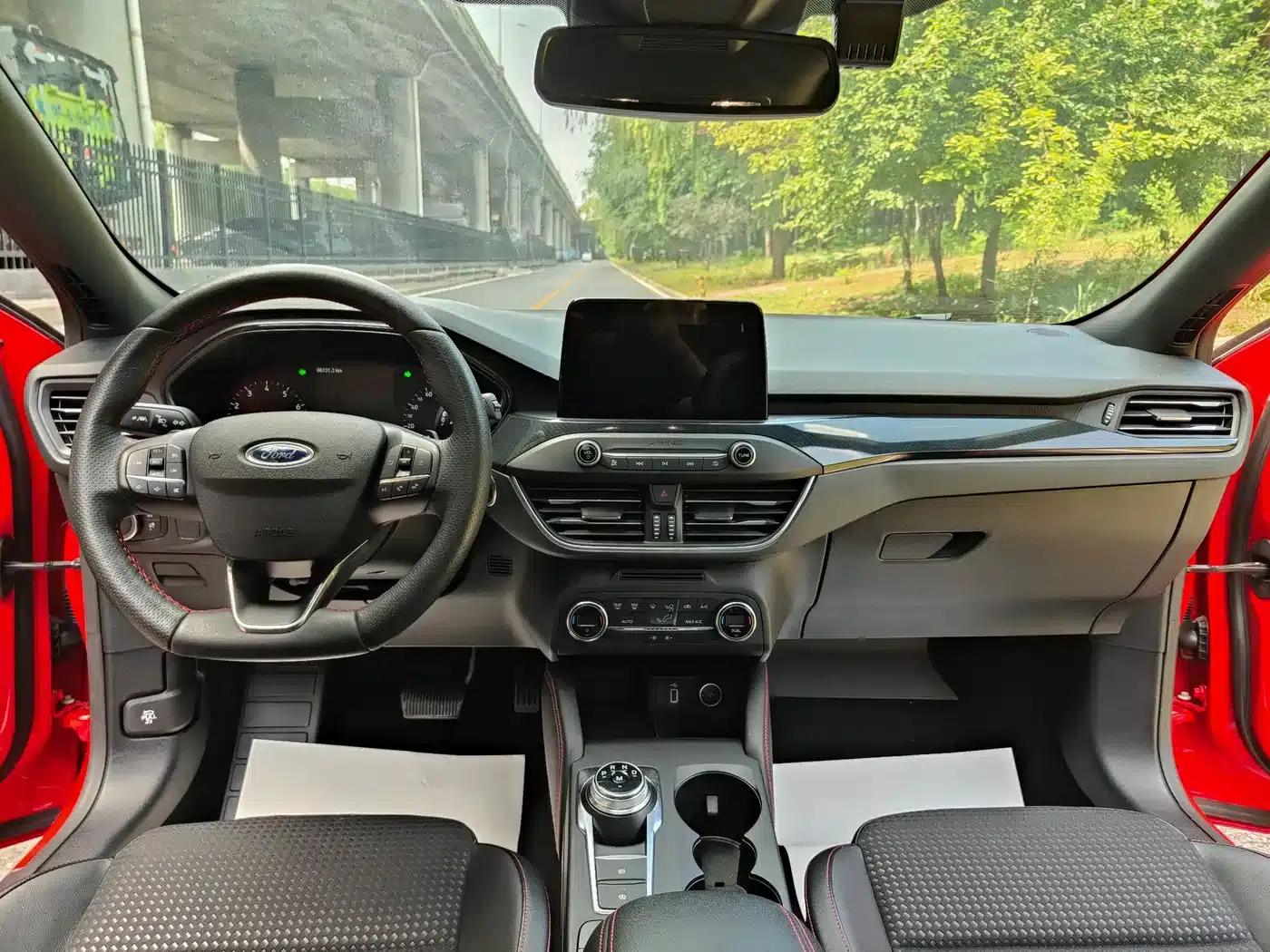2020 Ford Focus Hatchback EcoBoost 180 Automatic ST Line — миниатюра 2