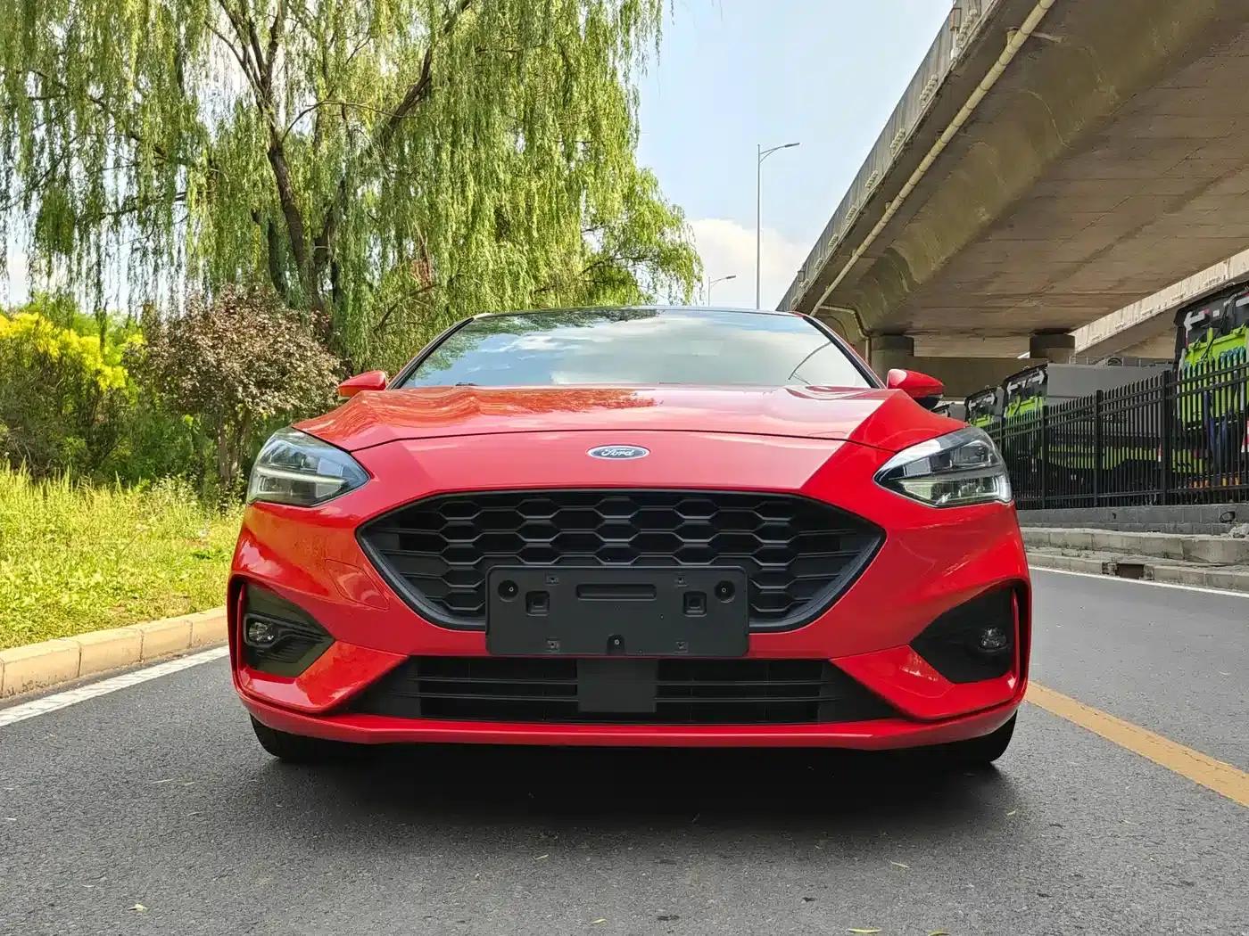 2020 Ford Focus Hatchback EcoBoost 180 Automatic ST Line — миниатюра 3