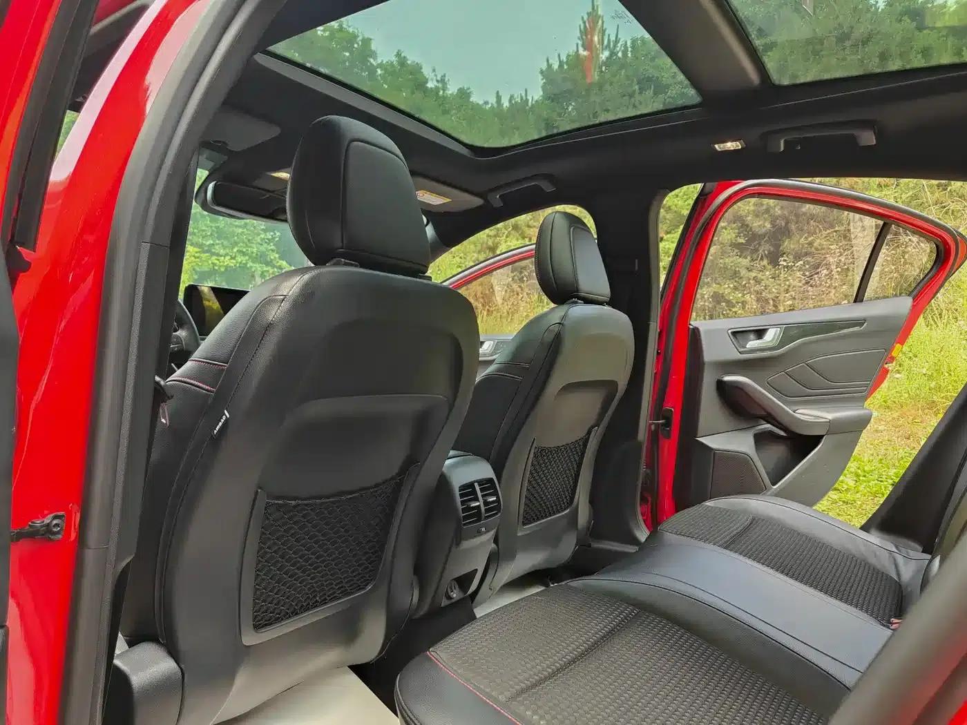 2020 Ford Focus Hatchback EcoBoost 180 Automatic ST Line — миниатюра 6