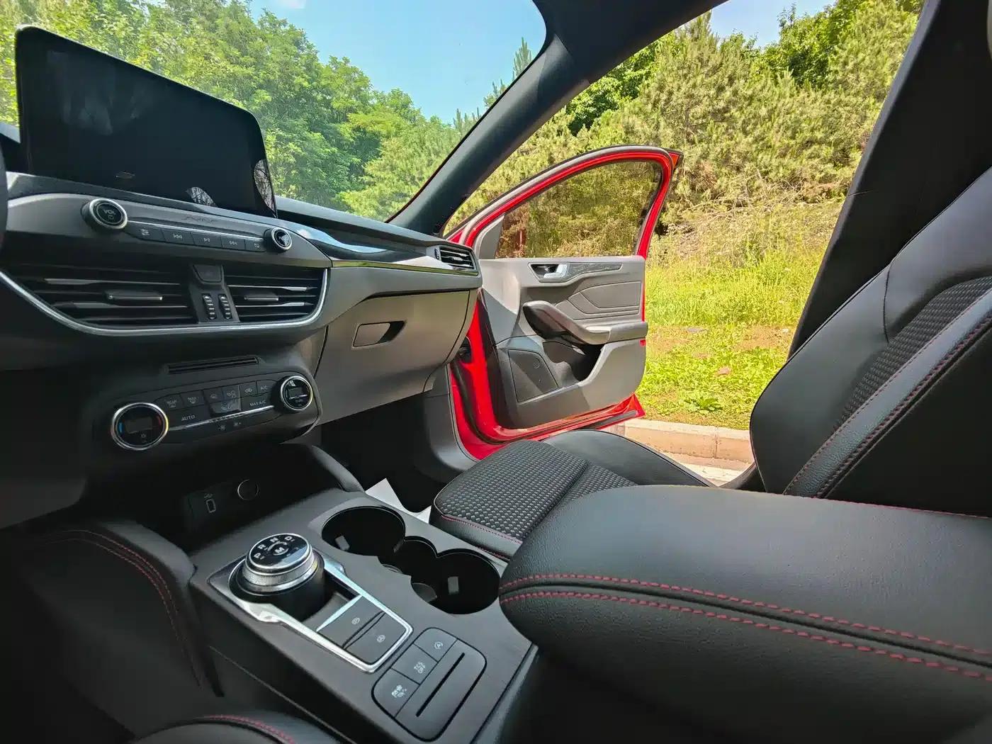 2020 Ford Focus Hatchback EcoBoost 180 Automatic ST Line — миниатюра 7