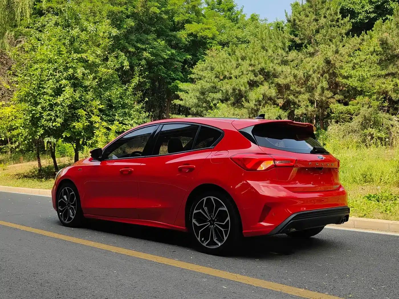 2020 Ford Focus Hatchback EcoBoost 180 Automatic ST Line — миниатюра 8
