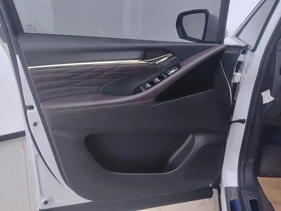 Trumpchi M8 2024 Master Series 400T Supreme Edition — миниатюра 7