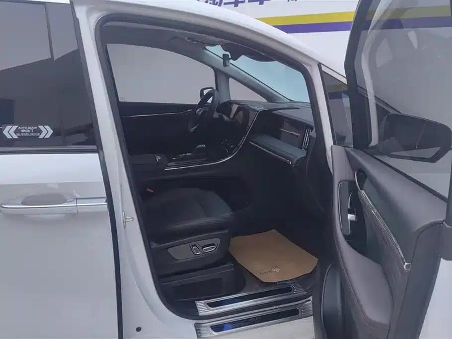 Trumpchi M8 2024 Master Series 400T Supreme Edition — миниатюра 8