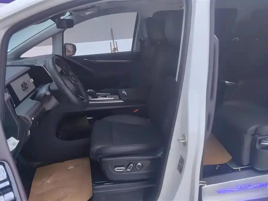 Trumpchi M8 2024 Master Series 400T Supreme Edition — миниатюра 9