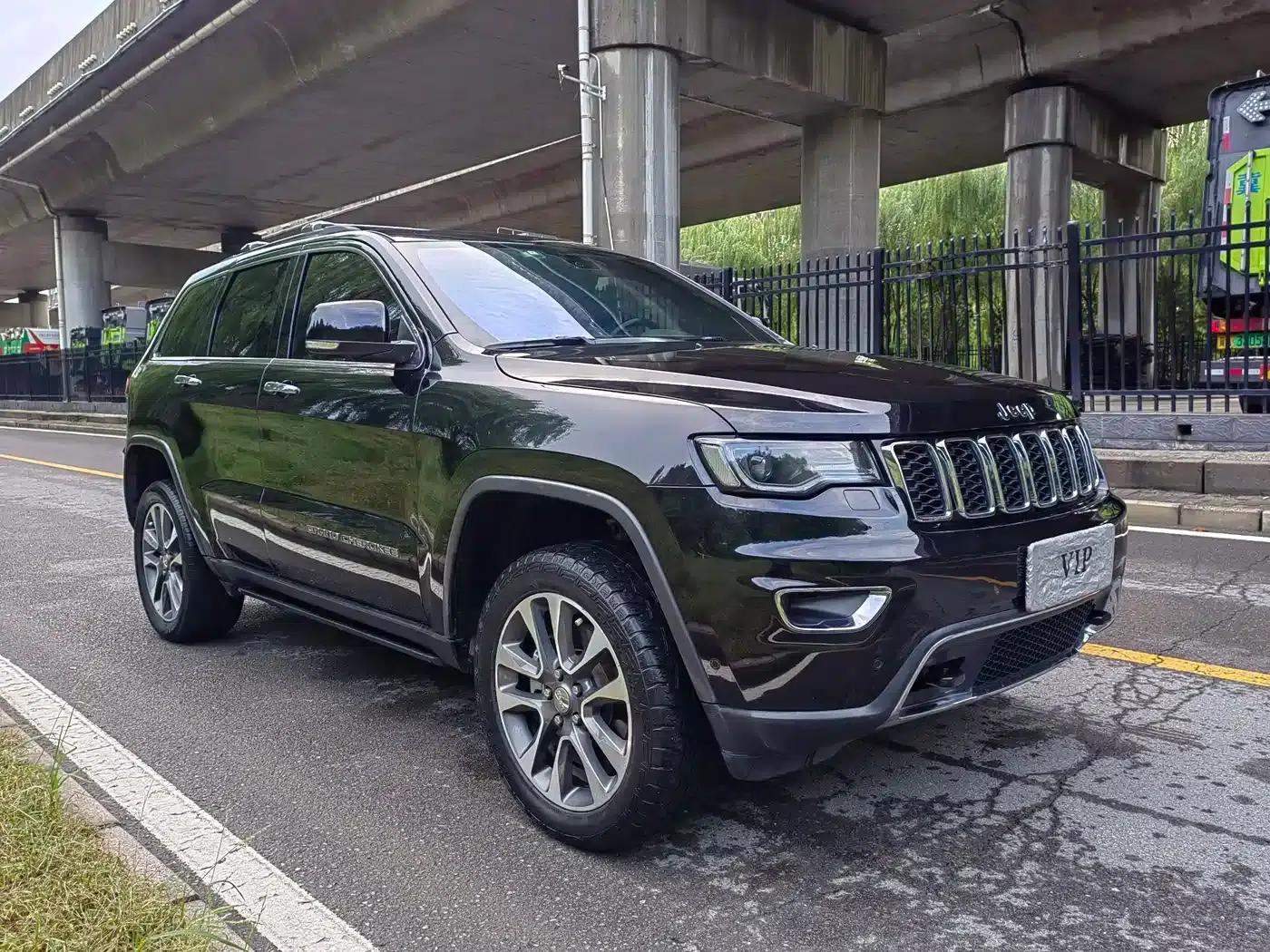 2017 Jeep Grand Cherokee Imported Model 3.0L Comfort Navigation Edition — миниатюра 3