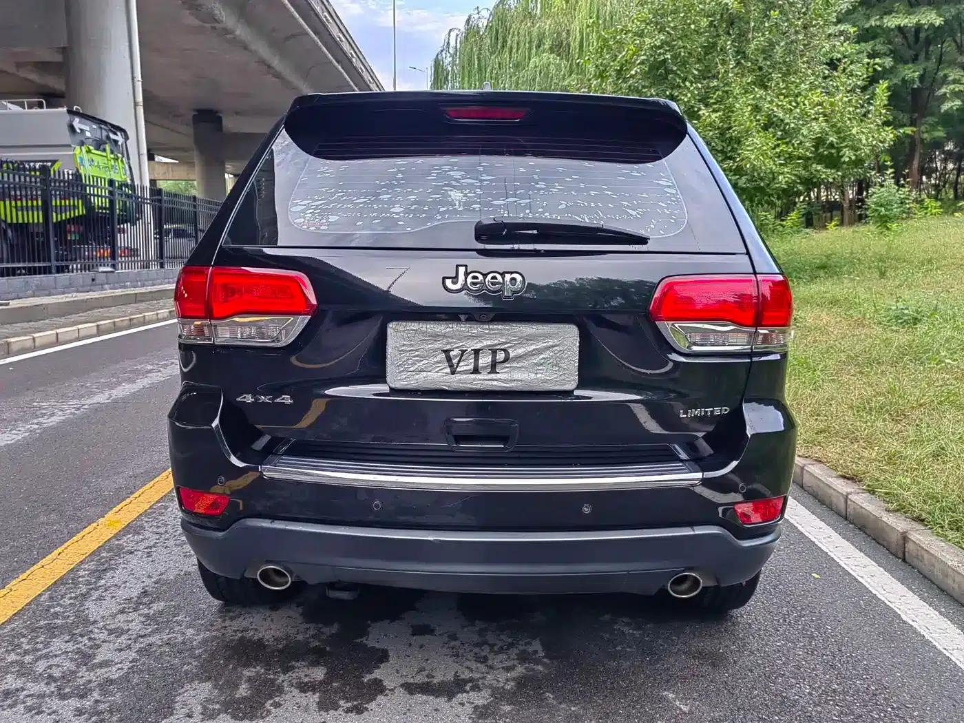 2017 Jeep Grand Cherokee Imported Model 3.0L Comfort Navigation Edition — миниатюра 5