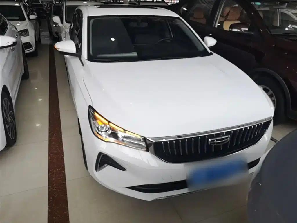 Geely Emgrand 2022 4th Generation 1.5L CVT Premium — миниатюра 3