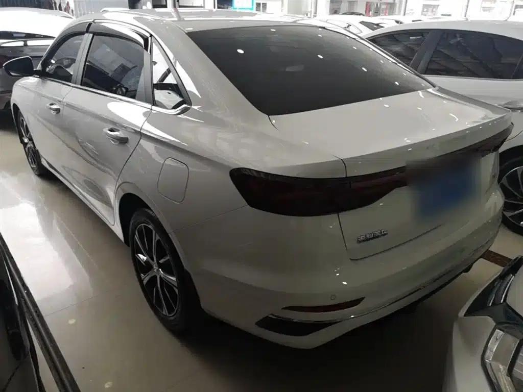 Geely Emgrand 2022 4th Generation 1.5L CVT Premium — миниатюра 5