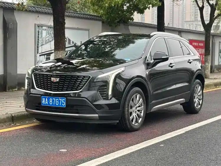 2023 Cadillac XT4 28T Two-Wheel Drive Luxury — миниатюра 1