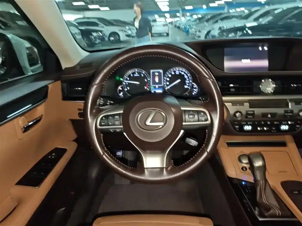 Lexus ES 2015 200 Elite Edition — миниатюра 3