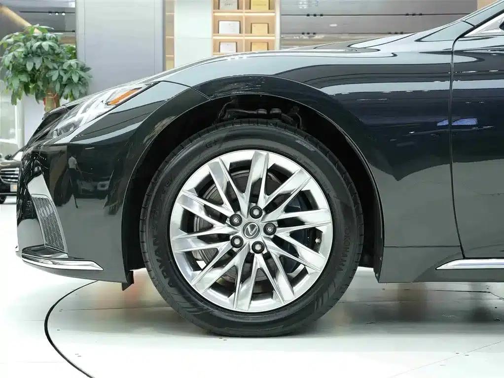 Lexus LS 2021 500h Luxury Edition — миниатюра 18