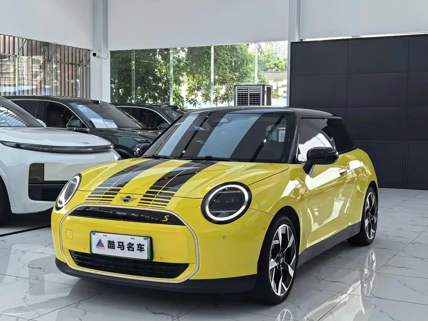 2024 Electric MINI Cooper SE (452km/h) - Artist — миниатюра 1