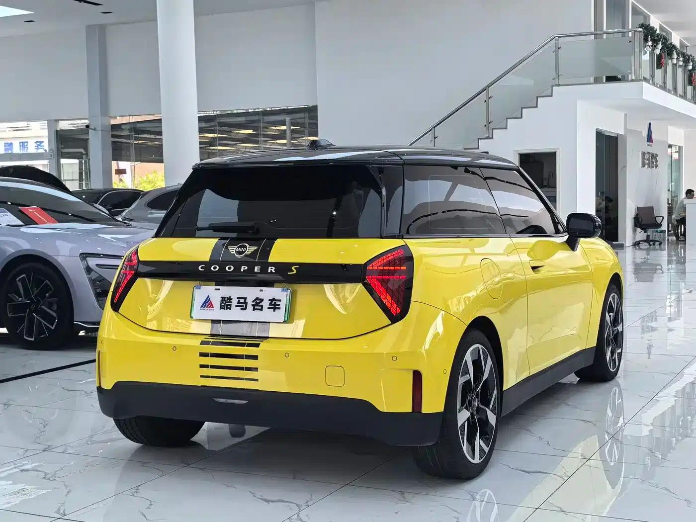 2024 Electric MINI Cooper SE (452km/h) - Artist — миниатюра 14