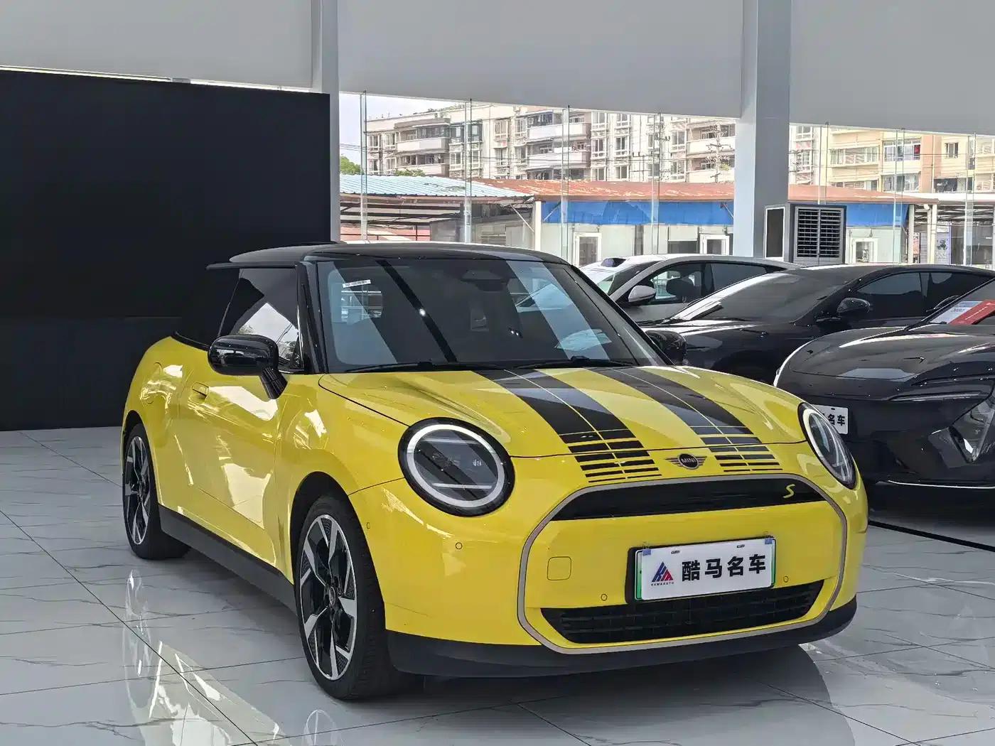 2024 Electric MINI Cooper SE (452km/h) - Artist — миниатюра 3