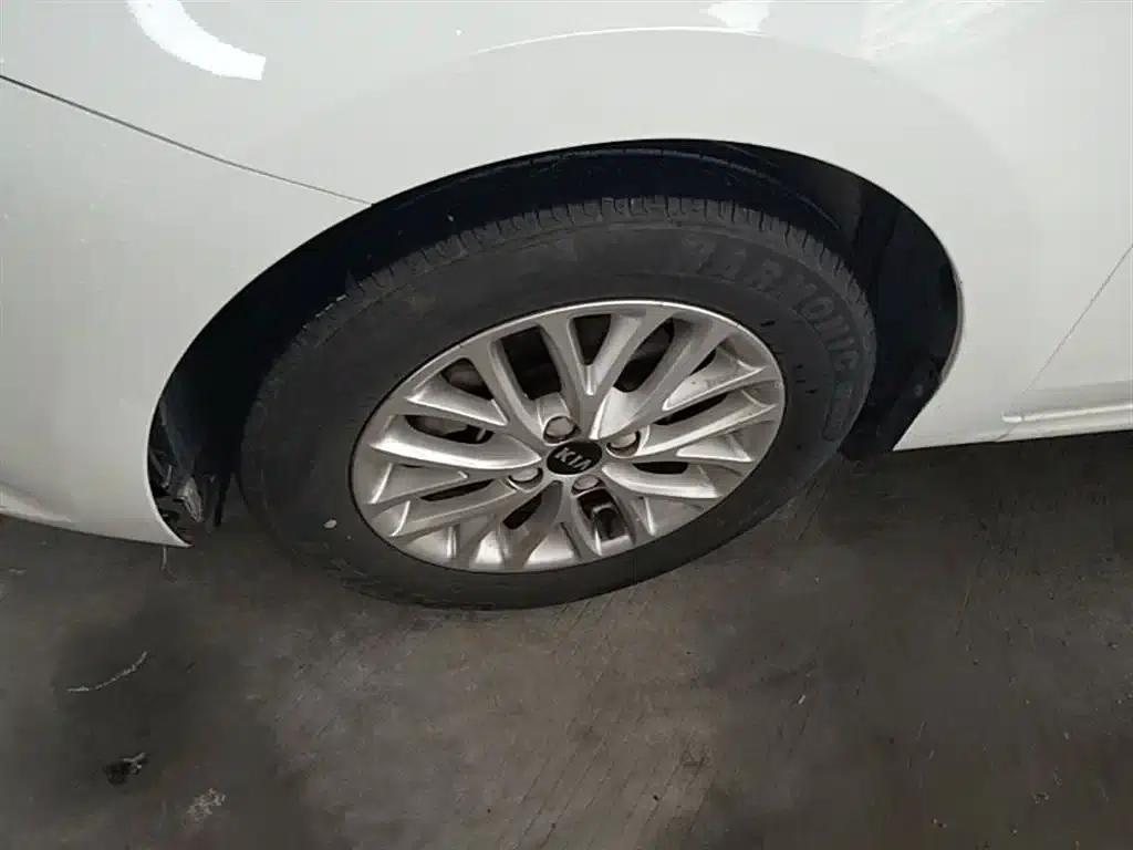 Kia K2 2017 Sedan 1.4L MT GLS — миниатюра 23