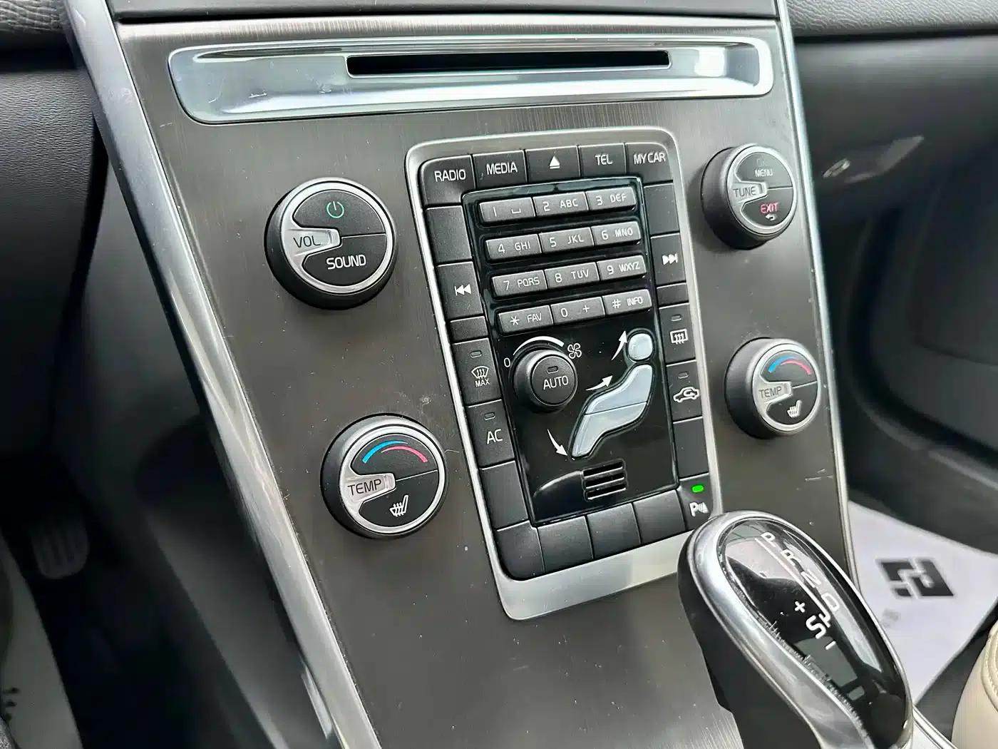 2014 Volvo XC60 Imported T5 Smart Edition — миниатюра 11