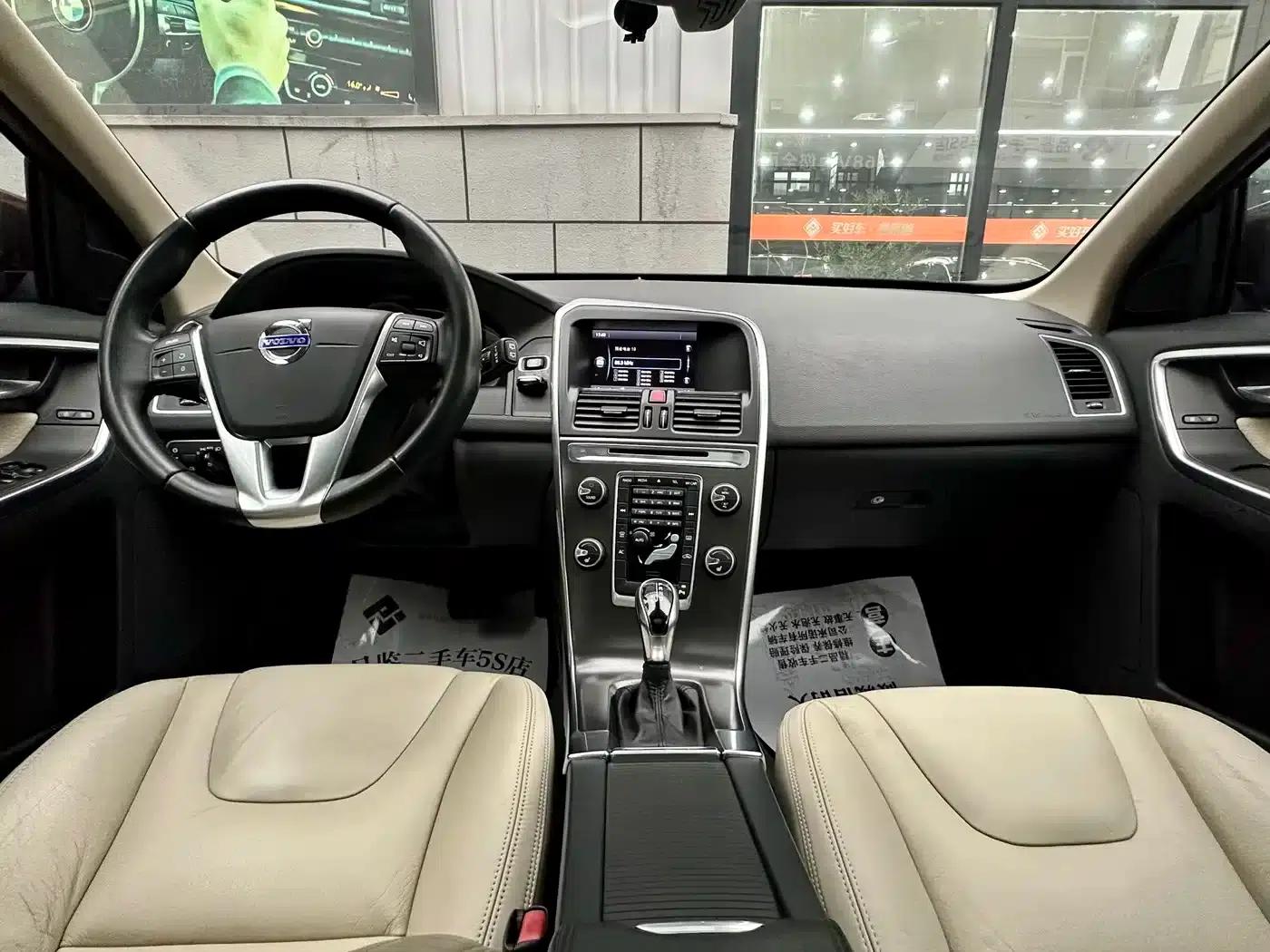 2014 Volvo XC60 Imported T5 Smart Edition — миниатюра 4