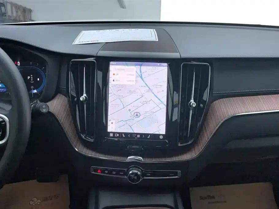 2025 Volvo XC60 B5 AWD Inscription Luxury Edition — миниатюра 13