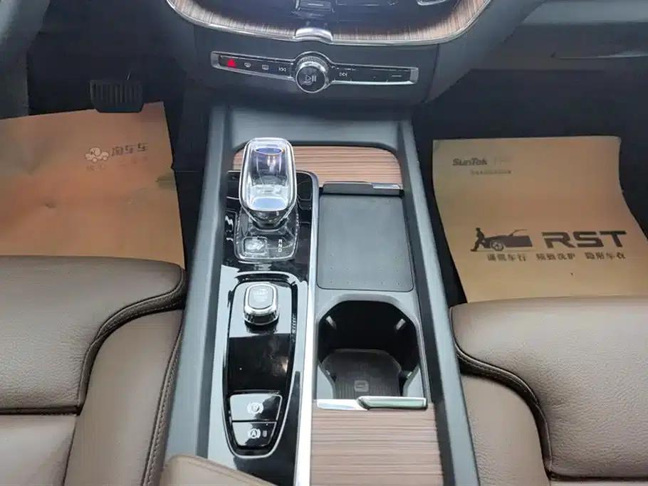 2025 Volvo XC60 B5 AWD Inscription Luxury Edition — миниатюра 16