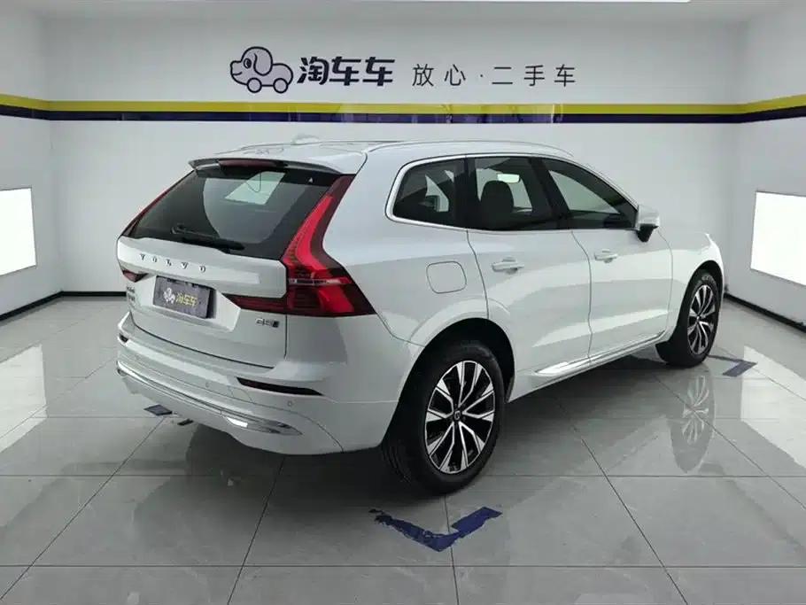 2025 Volvo XC60 B5 AWD Inscription Luxury Edition — миниатюра 3
