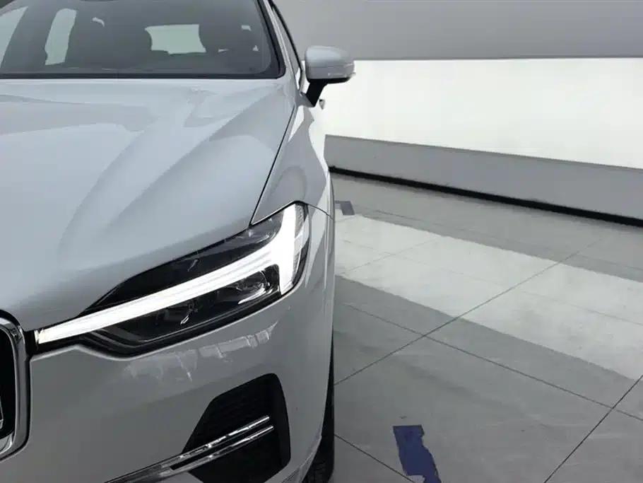 2025 Volvo XC60 B5 AWD Inscription Luxury Edition — миниатюра 5
