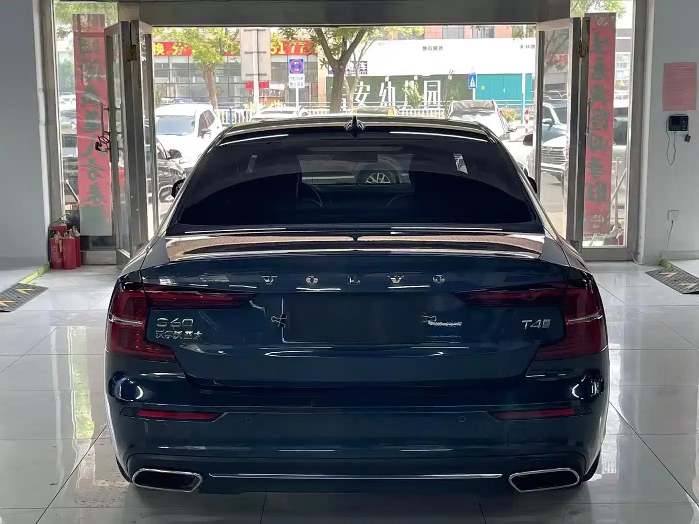 2020 Volvo S60 T4 Inscription Luxury Edition — миниатюра 4