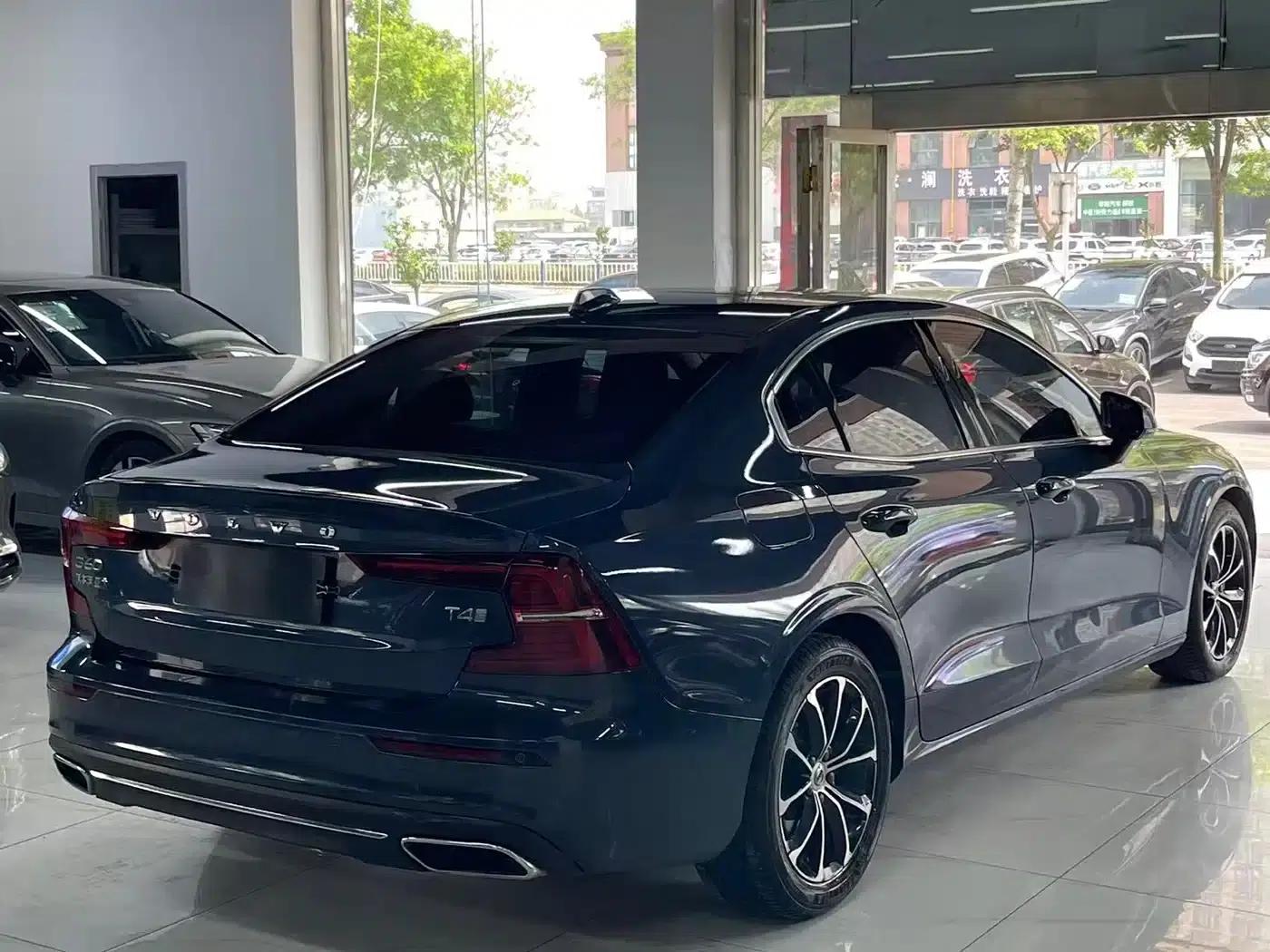 2020 Volvo S60 T4 Inscription Luxury Edition — миниатюра 6