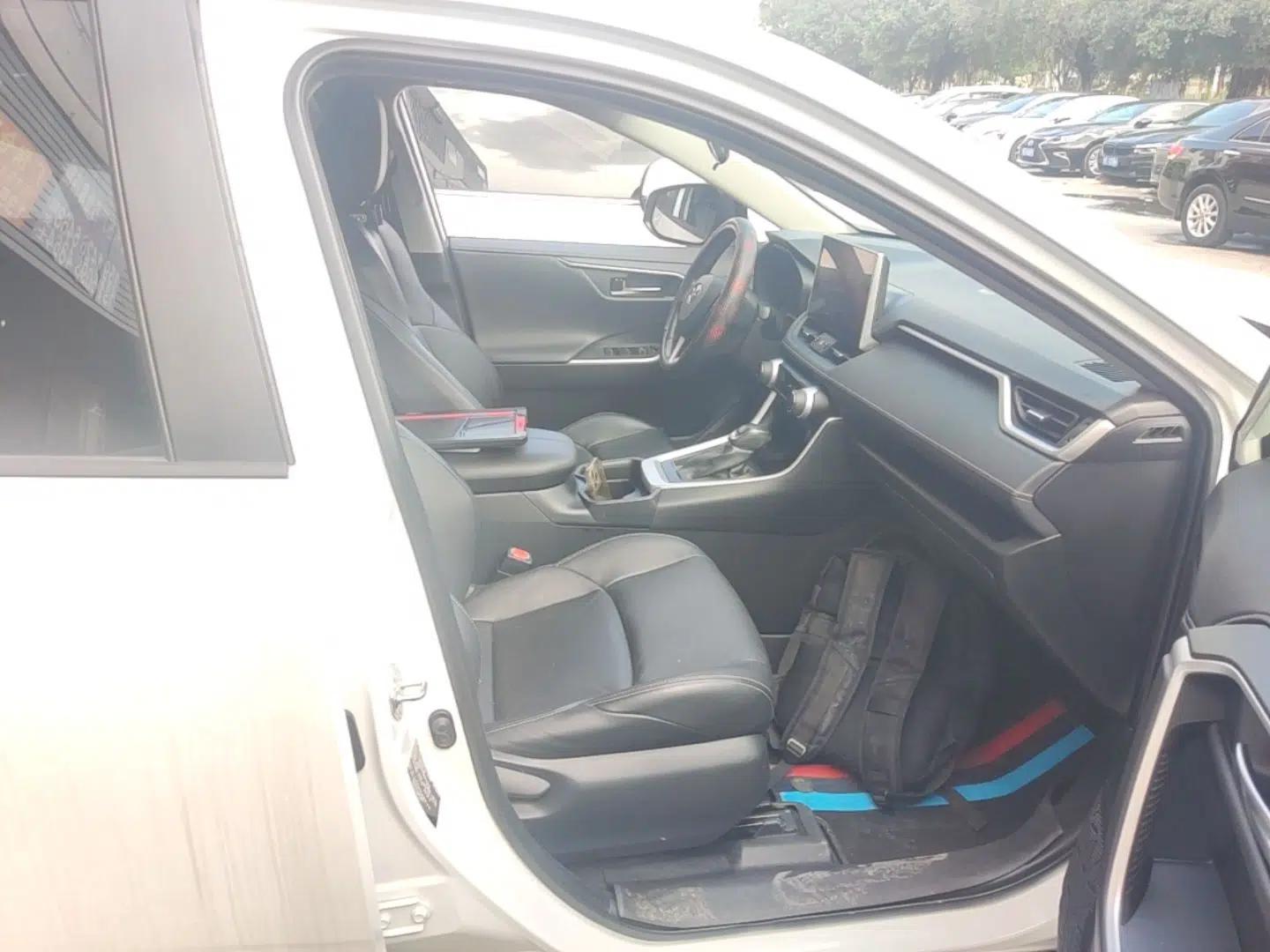 Used Toyota Wildlander 2021 2.0L CVT Two-Wheel Drive Luxury Edition — миниатюра 29