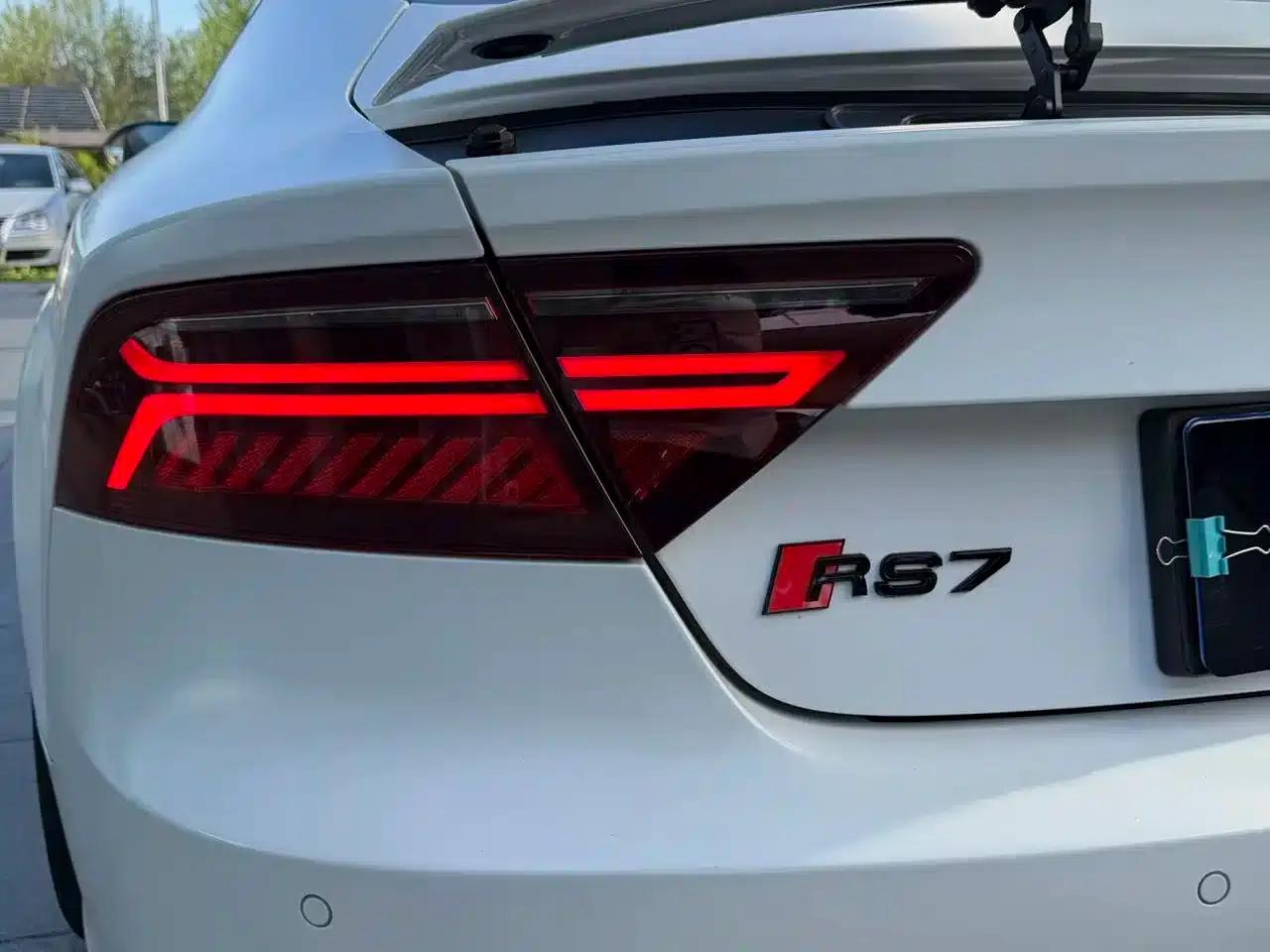 2016 Audi RS 7 RS 7 4.0T Sportback Performance — миниатюра 11