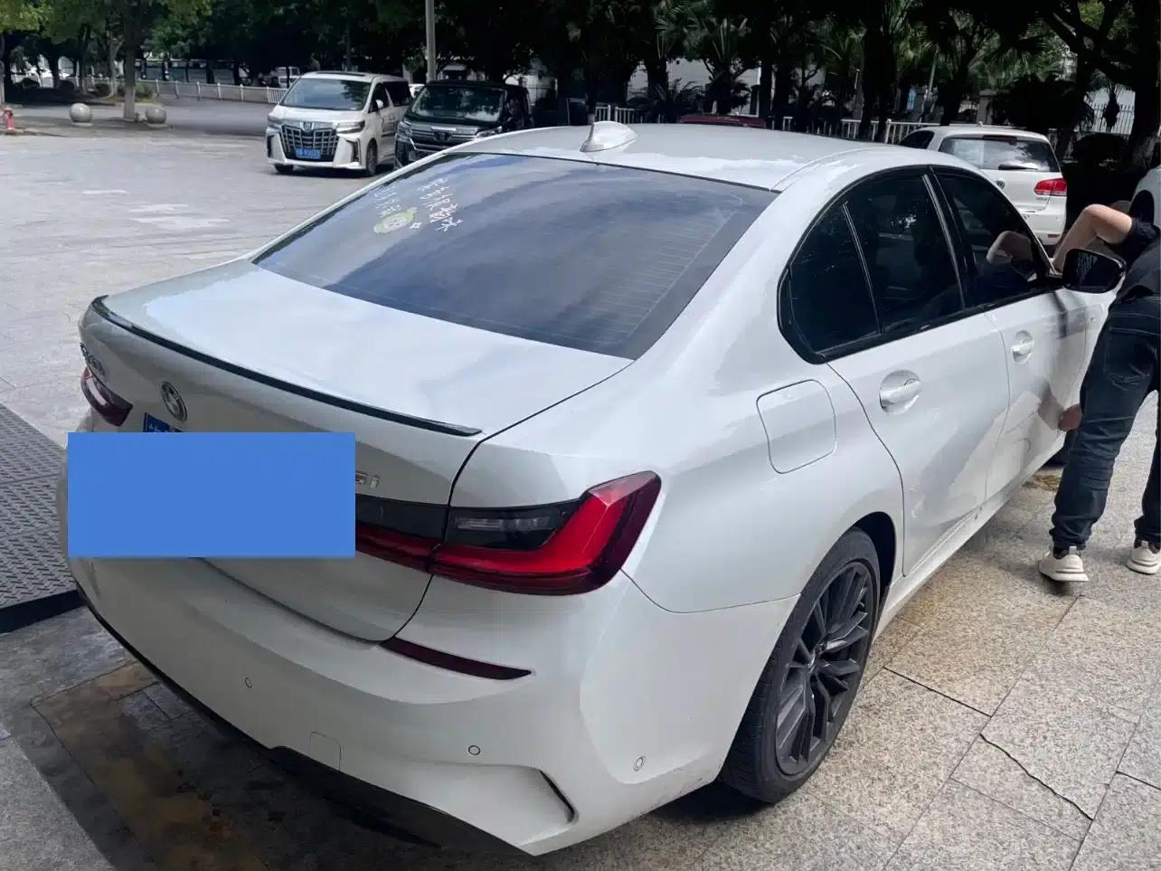2022 BMW 3 Series 325i M Sport Shadow Edition — миниатюра 5