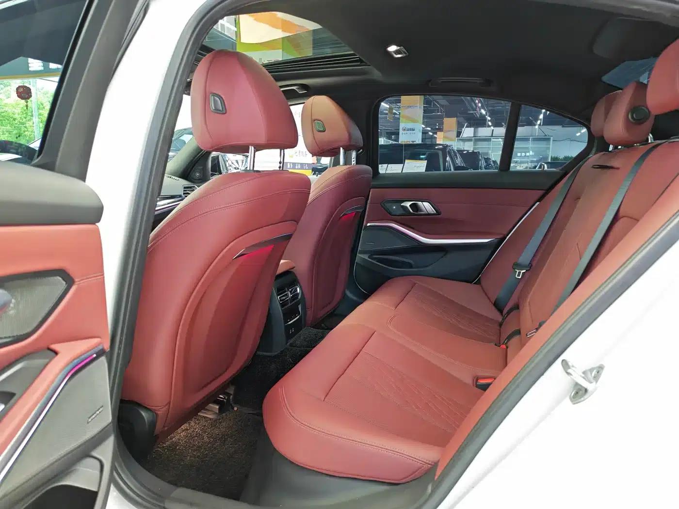 2024 BMW 3 Series 325i M Sport Shadow Edition — миниатюра 9
