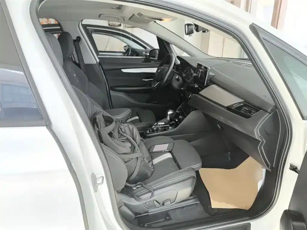 BMW 2 Series Gran Tourer (Imported) 2015 218i Leading Edition — миниатюра 25